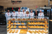 Los panaderos y pasteleros de Valencia comienzan la campaña de las tradicionales Cocas de San Juan