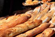 Macron ofrece ayudas al sector panadero
