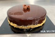 Con cinco texturas y alma de roscón, así es la tarta de chocolate de PAN.DELIRIO.