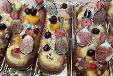 Las Cocas de Sant Joan copan los escaparates de las panaderías y pastelerías valencianas